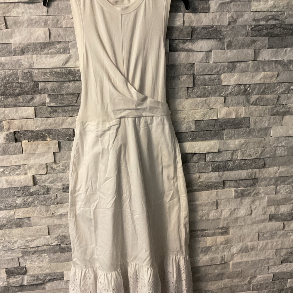 Elegant White Sleeveless Dress